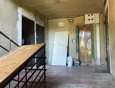 Старый поселок возле пяточка. Есть возможность пристроить ещё две комнаты. Очень срочно. Ордер на руках.