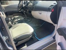 Mitsubishi L 400