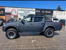 Mitsubishi L 400