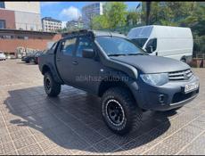 Mitsubishi L 400