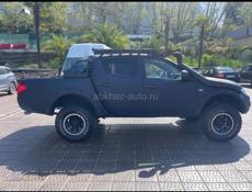 Mitsubishi L 400