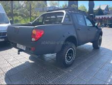 Mitsubishi L 400