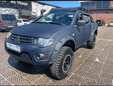 Mitsubishi L 400
