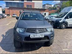 Mitsubishi L 400