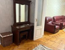 Сдается на длительный срок в центре 3х комнатная квартира 