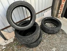 R18 245/40