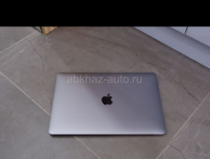 Macbook 13 Pro touchbar 8/256 GB 