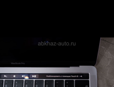 Macbook 13 Pro touchbar 8/256 GB 