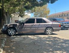 Mercedes-Benz 124