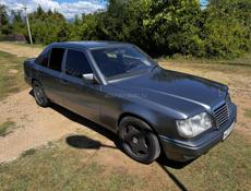Mercedes-Benz 124