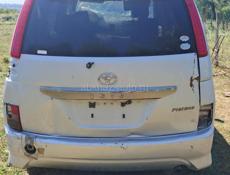 Тойота исис 