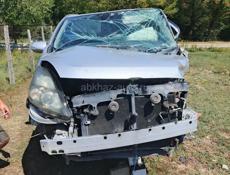 Тойота исис 