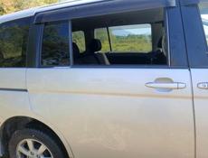 Тойота исис 