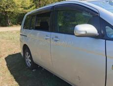 Тойота исис 