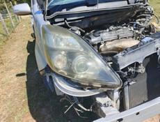 Тойота исис 