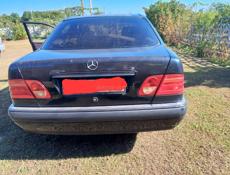 Mercedes-Benz 200-Series