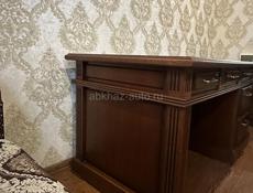 Продается стол руководителя 5  ящиков от кабинета  цвет тёмный орех