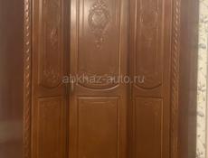 Продаётся угловой шкаф деревянный