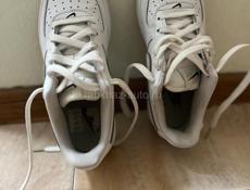 Продаются оригинальные кроссовки Nike AIR одевались пару раз РАЗМЕР 35.5