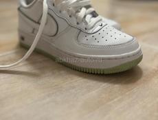 Продаются оригинальные кроссовки Nike AIR одевались пару раз РАЗМЕР 35.5