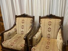 Продается комплект : диван , 2 кресла , угловая горка,стол и 5 стульев