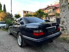 Mercedes-Benz 124