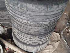 Продаются шины 245/40 R19 обращаться по указанному номеру 