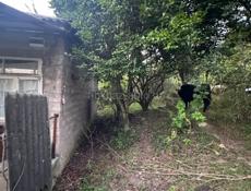 Дом с участком 25 соток! Довоенная собственность ,жилой район,документы все в порядке задолжнсостей по налогам нет!!