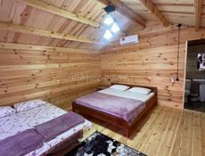 Сдаются коттеджи посуточно ( от 3 суток). До моря 5-7 мин пешим ходом. Магазины,аптеки,столовая,остановка маршрутного такси в шаговой доступности ( 3-5 мин.) 