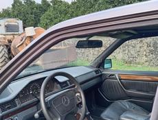 Mercedes-Benz 124
