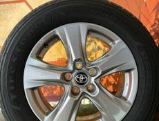 Шины с дисками 225/65/17 на раф4