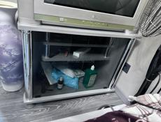Телевизор с подставкой