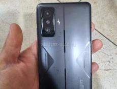 POCO f4 gt ,128 г,Игровой телефон с тригерами в хорошем состоянии 