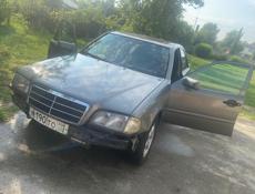 Mercedes-Benz 190