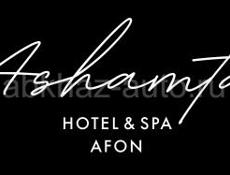 Официант в отеле Ashamta (Новый Афон)