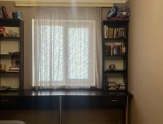 Стол с полками доя книг