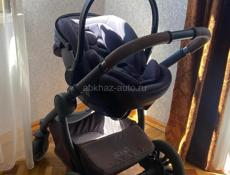 Продается универсальная коляска 3 в 1 Happy Baby mommer pro (коляска оснащена люлькой,прогулочным блоком и автокреслом) В использовании была 10 месяцев.