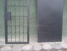 Продаю железную дверь , решётку