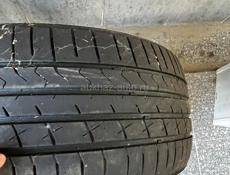 245/35R19