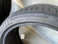 245/35R19