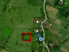 Участок находится на золотом берегу, от моря 600 метров 