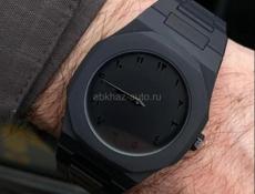 Часы с арабскими циферблатом 