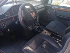 Mercedes-Benz 124