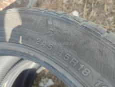 245/45 r18