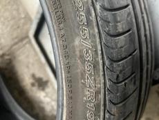 255/35 R 19 