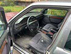 Mercedes-Benz 124