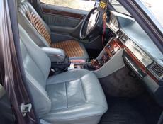 Mercedes-Benz 124