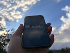 Продам айфон 13 