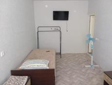 Сдам маленький домик по суточно в городе Очамчира, в 300 метров от центра, до моря 150 метров, 2 комнаты, 5 спальных мест, кухня, сан узел, WI-FI, отдельный вход и дворик. Цена договорная ( Звонить по номеру +79407762166 или +79407779985 )