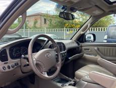 Toyota Sequoia